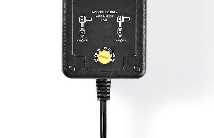 Захранващ адаптер с реверсивен поляритет