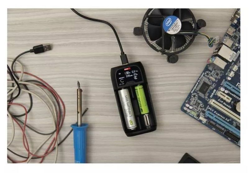 Зарядно устройство за акумулаторни батерии, 2 гнезда, AA/AAA/C/SC, LED, BCL-20D